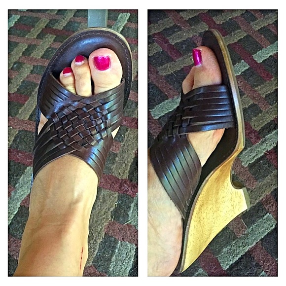 Michael Kors MK Sold Leather Wood Wedge Sandal 7 - Picture 4 of 4